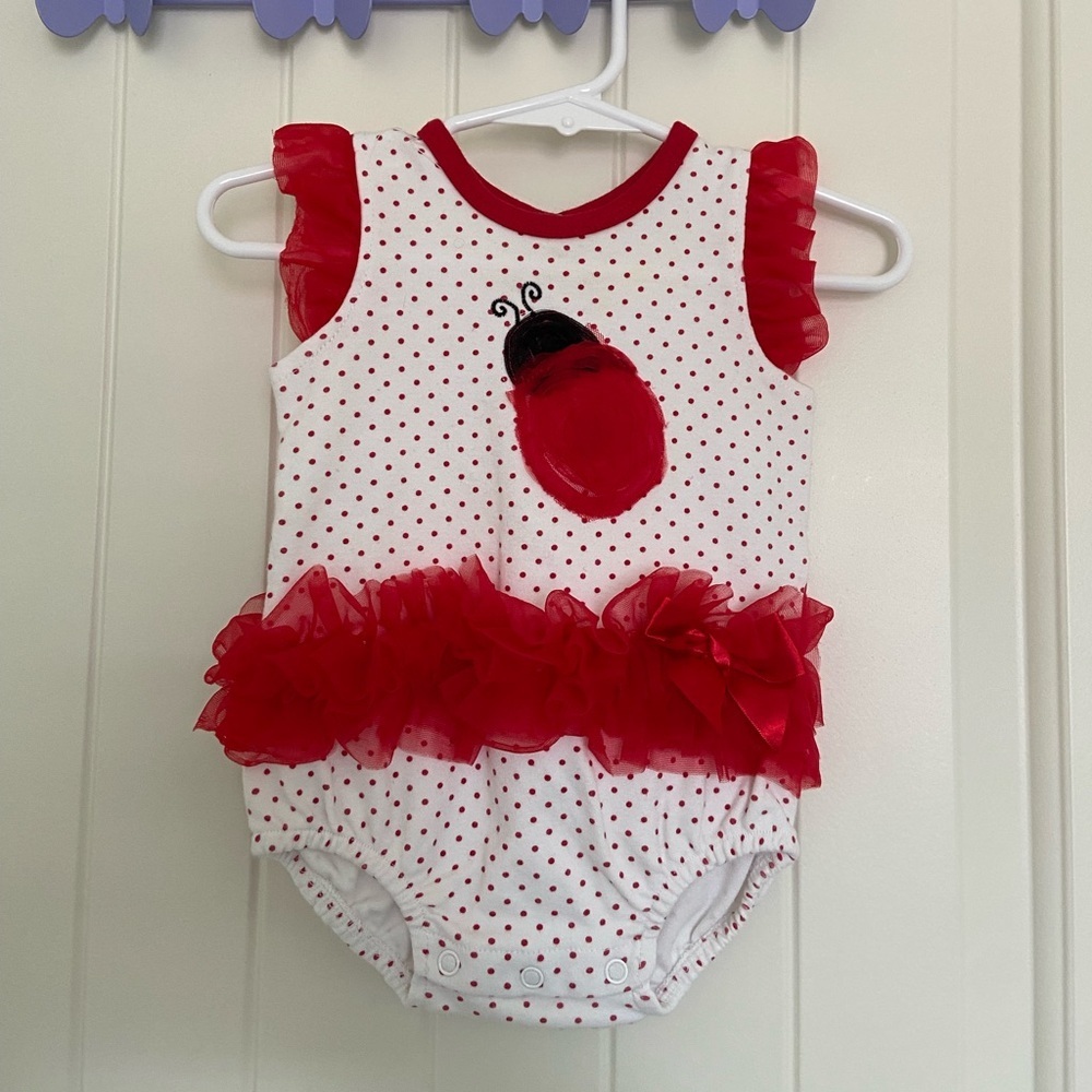 NWOT |‎ Kyle & Deena baby girl’s ladybug onesie — 6-9 months